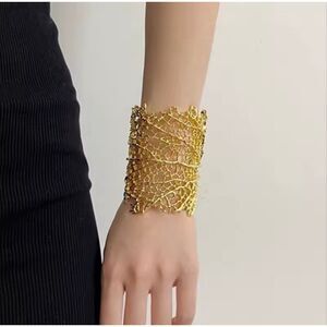 NWOT Zara Gold Tone Coral Leaf Statement Wide Nature Inspired Cuff